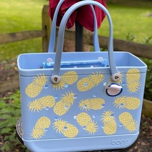 NWT original large bogg bag - pineapple 🍍🍍